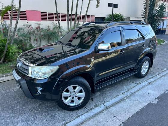 TOYOTA HILUX SW4 3.0 SRV 4X4 7 LUGARES 16V TURBO INTERCOOLER DIESEL 4P AUTOMÁTICO TOYOTA HILUX SW4 3.0 SRV 4X4 7 LUGARES 16V TURBO INTERCOOLER DIESEL 4P AUTOMÁTICO